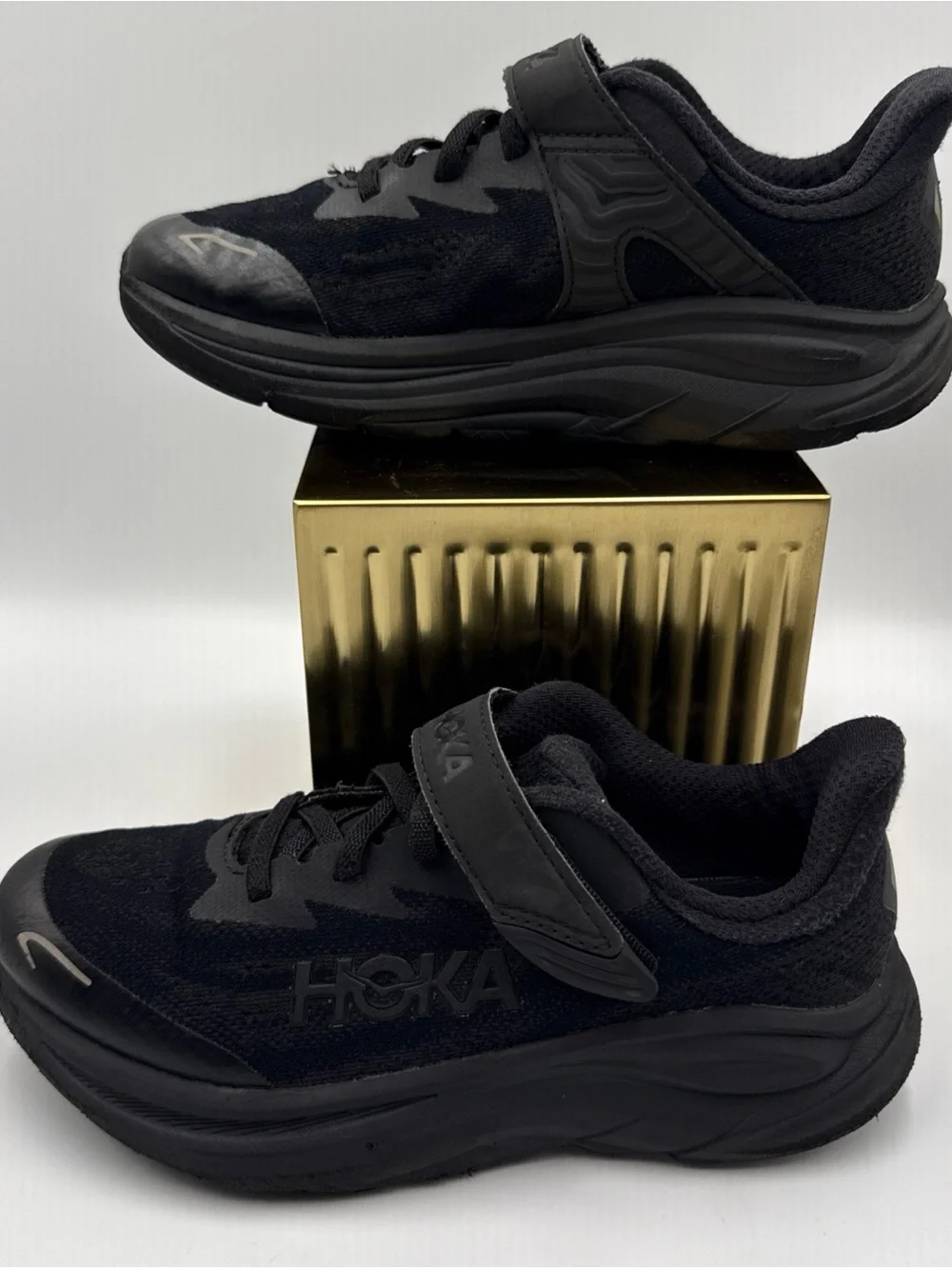 Hoka Clifton 10 Kids Running Shoes Black Hook and Loop Sneakers Size 3MD